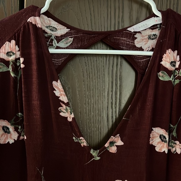 Lush eggplant colored dress with flowers. 3/4 flared sleeves. Size Medium - Picture 3 of 10